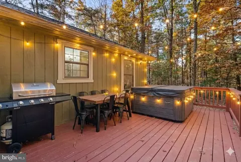 323 Palmer Rd, Basye, VA 22810