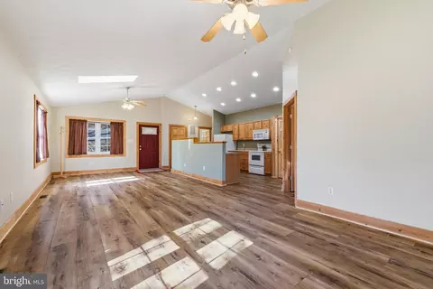 86 Maple Ave, Mount Jackson, VA 22842 photo 3
