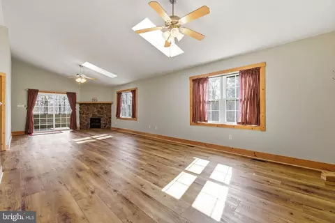 86 Maple Ave, Mount Jackson, VA 22842 photo 2