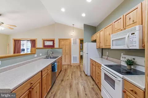 86 Maple Ave, Mount Jackson, VA 22842 photo 4