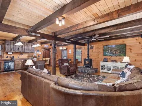 Living - 193 Ash Ln, Mount Jackson, VA 22842 photo 2 of 3