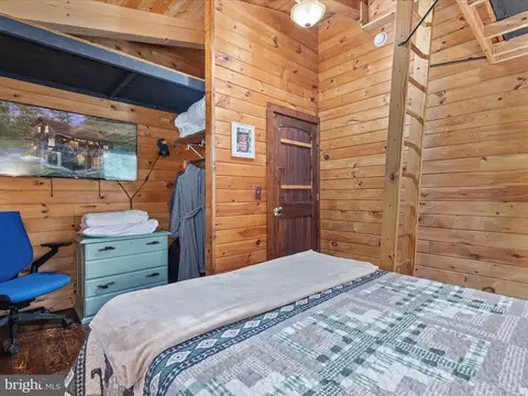 Bedroom - 193 Ash Ln, Mount Jackson, VA 22842 photo 3 of 12