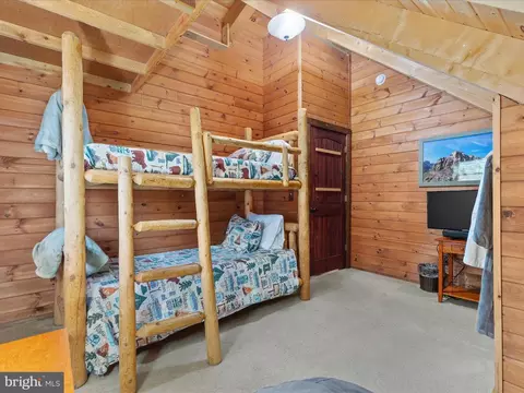Bedroom - 193 Ash Ln, Mount Jackson, VA 22842 photo 8 of 12