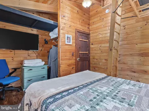 Bedroom - 193 Ash Ln, Mount Jackson, VA 22842 photo 7 of 12
