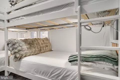 Bedroom - 1355 Greenview Dr, Basye, VA 22810 photo 12 of 23