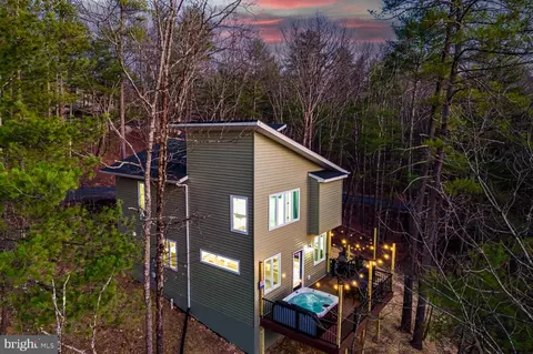 1355 Greenview Dr, Basye, VA 22810