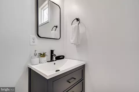 Bath - 1355 Greenview Dr, Basye, VA 22810 photo 3 of 11