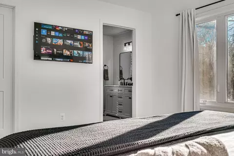 Bedroom - 1355 Greenview Dr, Basye, VA 22810 photo 21 of 23