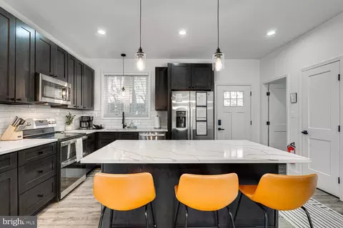 Kitchen - 1355 Greenview Dr, Basye, VA 22810 photo 5 of 10
