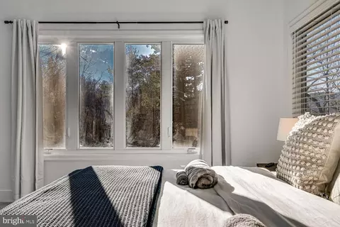 Bedroom - 1355 Greenview Dr, Basye, VA 22810 photo 18 of 23