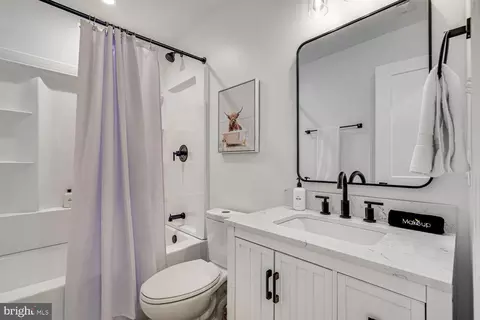 Bath - 1355 Greenview Dr, Basye, VA 22810 photo 6 of 11