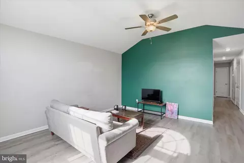Entry Way - 6131 Moore Ave, Mount Jackson, VA 22842 photo 3 of 3