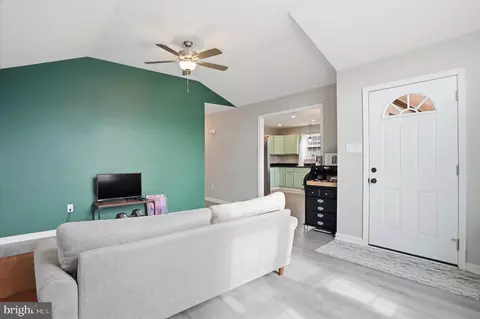 Entry Way - 6131 Moore Ave, Mount Jackson, VA 22842 photo 2 of 3