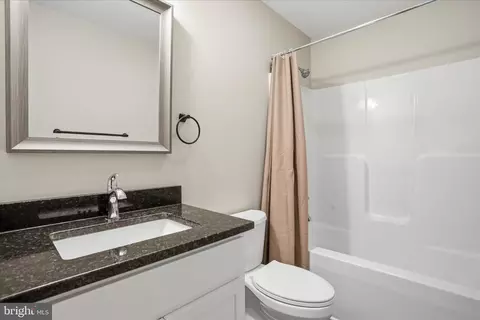 Bath - 6131 Moore Ave, Mount Jackson, VA 22842 photo 1 of 1