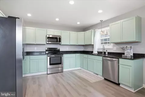 Kitchen - 6131 Moore Ave, Mount Jackson, VA 22842 photo 1 of 2