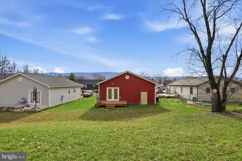 Exterior - 6131 Moore Ave, Mount Jackson, VA 22842 photo 2 of 3