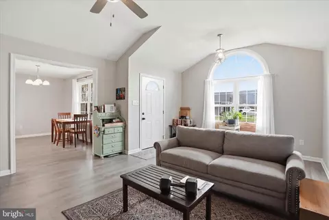 Entry Way - 6131 Moore Ave, Mount Jackson, VA 22842 photo 1 of 3