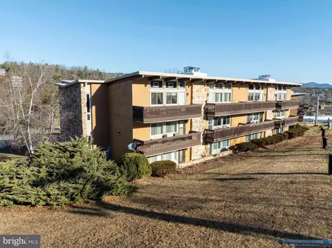 1814 Fairway #327, Basye, VA 22810