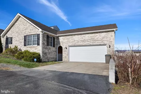 41 Deaken Cir #B-6, Strasburg, VA 22657