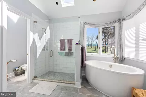 Bath - 474 Beaver Ln, Mount Jackson, VA 22842 photo 2 of 6
