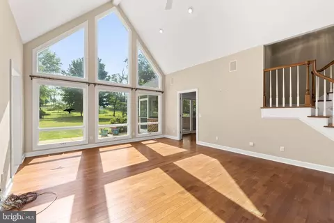 Living - 474 Beaver Ln, Mount Jackson, VA 22842 photo 7 of 9