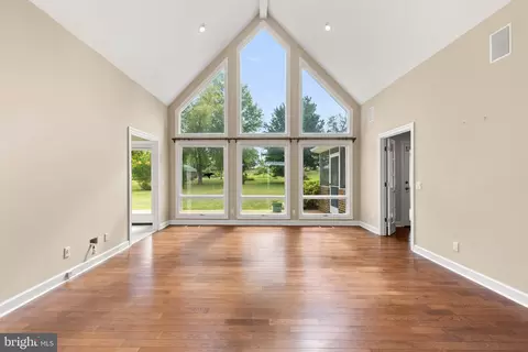 Living - 474 Beaver Ln, Mount Jackson, VA 22842 photo 4 of 9