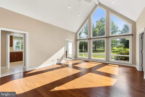 Living - 474 Beaver Ln, Mount Jackson, VA 22842 photo 6 of 9