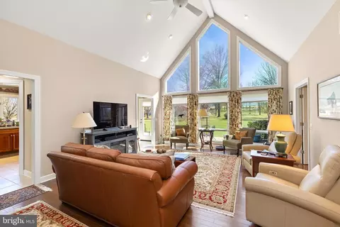 Living - 474 Beaver Ln, Mount Jackson, VA 22842 photo 5 of 9