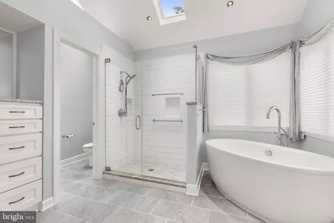 Bath - 474 Beaver Ln, Mount Jackson, VA 22842 photo 4 of 7
