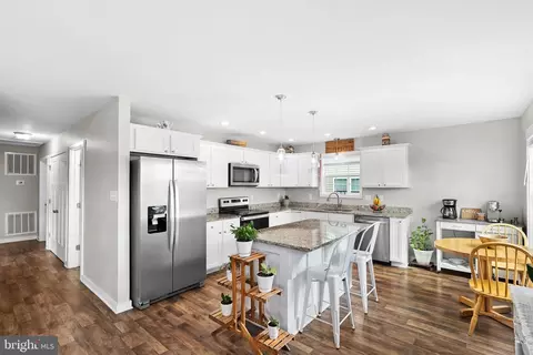 Kitchen - 194 Craig St, Mount Jackson, VA 22842 photo 2 of 4