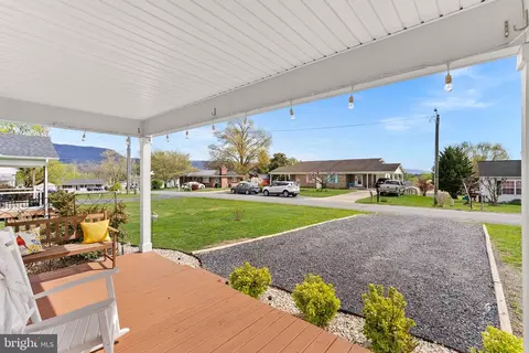 Exterior - 194 Craig St, Mount Jackson, VA 22842 photo 2 of 11