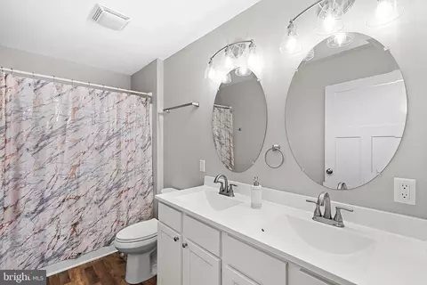 Bath - 194 Craig St, Mount Jackson, VA 22842 photo 1 of 2