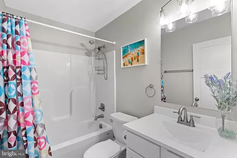 Bath - 194 Craig St, Mount Jackson, VA 22842 photo 2 of 2