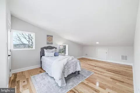Bedroom - 1034 Greenview, Basye, VA 22810 photo 7 of 10