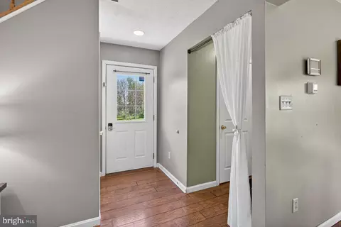 Entry Way - 8570 S Middle Rd, Mount Jackson, VA 22842 photo 2 of 7
