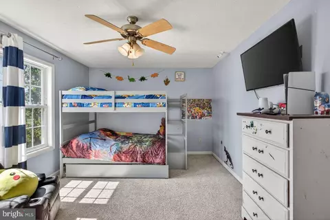 Bedroom - 8570 S Middle Rd, Mount Jackson, VA 22842 photo 7 of 9