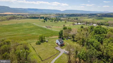 View/Area - 8570 S Middle Rd, Mount Jackson, VA 22842 photo 9 of 10
