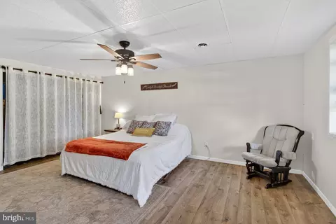 Bedroom - 8570 S Middle Rd, Mount Jackson, VA 22842 photo 3 of 9
