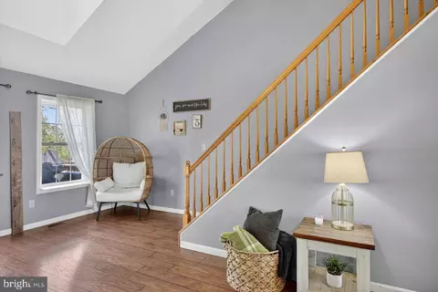 Entry Way - 8570 S Middle Rd, Mount Jackson, VA 22842 photo 5 of 7