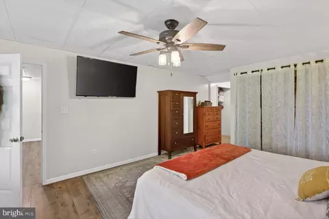 Bedroom - 8570 S Middle Rd, Mount Jackson, VA 22842 photo 4 of 9