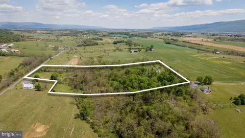 View/Area - 8570 S Middle Rd, Mount Jackson, VA 22842 photo 3 of 10