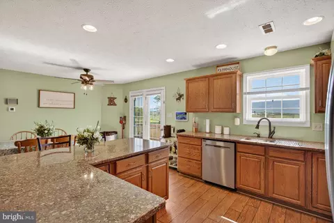 Kitchen - 8570 S Middle Rd, Mount Jackson, VA 22842 photo 4 of 5
