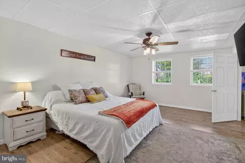 Bedroom - 8570 S Middle Rd, Mount Jackson, VA 22842 photo 5 of 9