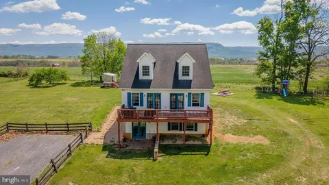 8570 S Middle Rd, Mount Jackson, VA 22842