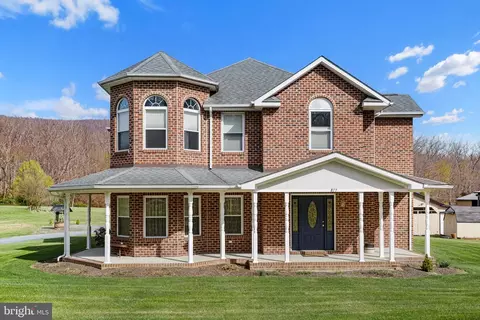 817 Orkney Grade Grade, Basye, VA 22810