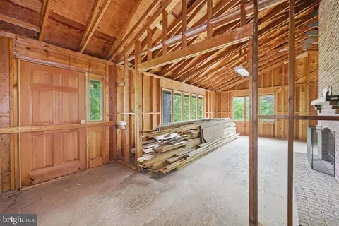 Entry Way - 549 Mountain Laurel Dr, Mount Jackson, VA 22842 photo 4 of 9