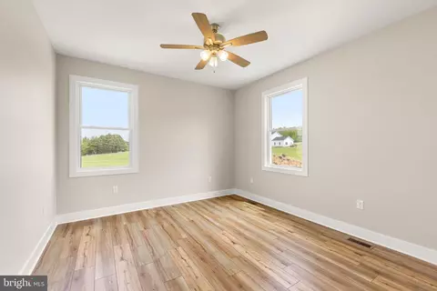 Bedroom - 1611 Pleasant Vw, Mount Jackson, VA 22842 photo 2 of 3