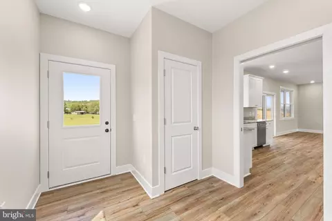 Entry Way - 1611 Pleasant Vw, Mount Jackson, VA 22842 photo 2 of 2