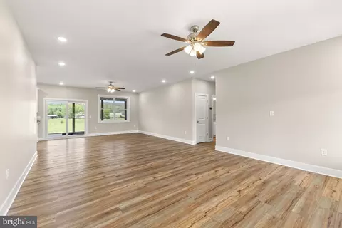 Living - 1611 Pleasant Vw, Mount Jackson, VA 22842 photo 5 of 5