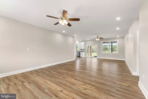 Living - 1611 Pleasant Vw, Mount Jackson, VA 22842 photo 3 of 5